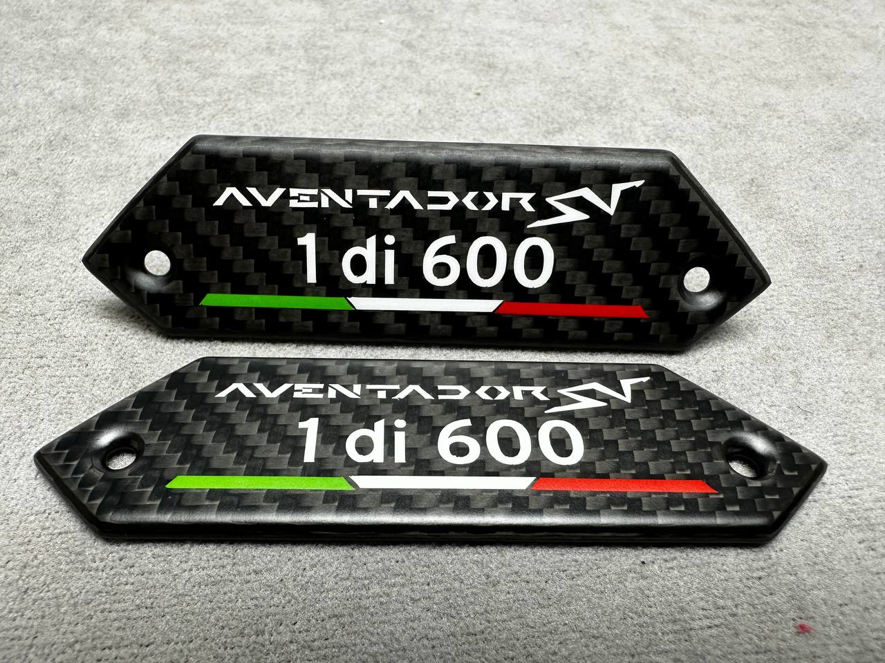 Lamborghini Carbon Fiber Emblems Aventador 1 di 600 in the door card